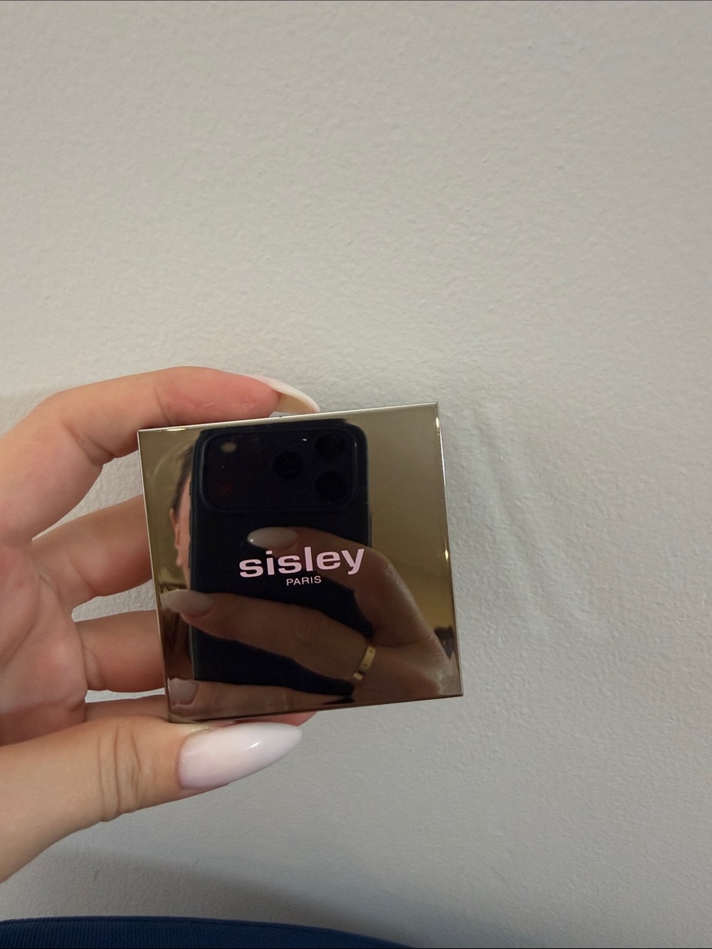 Sisley Paris Compact Case in Reflective Gold with Pink Logo